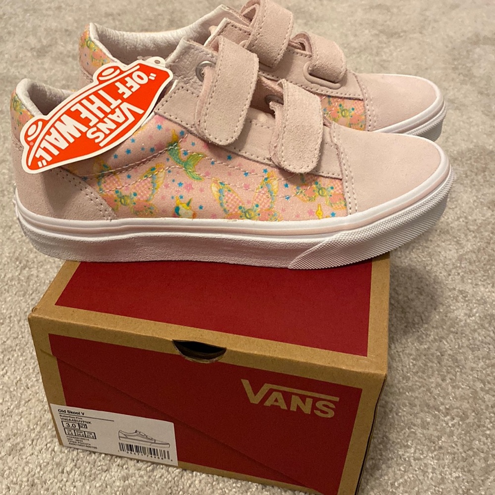 New never worn girls Vans Old Skool V in pink butterflies